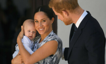 ARCHIE ER MED: Meghan og Harry ser ut til å være hodestups forelsket i den lille krabaten. Foto: NTB Scanpix ARCHIE ER MED: Meghan og Harry ser ut til å være hodestups forelsket i den lille krabaten. Foto: NTB Scanpix